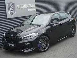 Black sapphire schwarz metallic Gebraucht 2023 BMW M135 Comfort Edition Kleinwagen | 36.990 € (Fairer Preis)