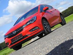 Rot Gebraucht 2016 Opel Astra Limousine | 16.999 € (Etwas zu teuer)