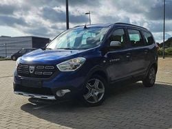 Blau Gebraucht 2021 Dacia Lodgy Stepway Van / Kleinbus | 7.990 € (Guter Preis)