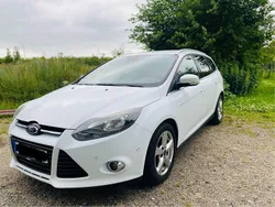 Weiß Gebraucht 2014 Ford Focus Titanium Kombi | 3.900 € (Guter Preis)