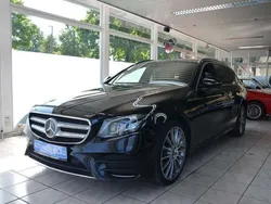 Ung. schwarz Gebraucht 2018 Mercedes E400 AMG line Kombi | 29.990 € (Fairer Preis)