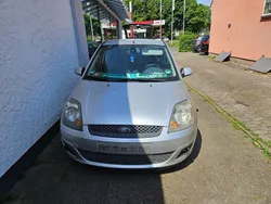 Silber Gebraucht 2006 Ford Fiesta Kleinwagen | 250 €