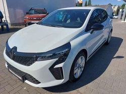 Weiß Gebraucht 2025 Renault Clio V Evolution Limousine | 16.000 € (Superpreis)