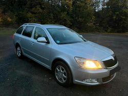 Grau Gebraucht 2010 Skoda Octavia Kombi | 2.999 € (Fairer Preis)