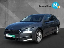 Graphitegrau metallic (metallic) Gebraucht 2024 Skoda Octavia Selection Kombi | 29.480 € (Superpreis)