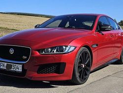 Rot Gebraucht 2015 Jaguar XE S Limousine | 44.000 €