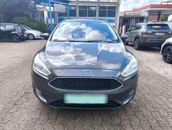 Grau Gebraucht 2015 Ford Focus Kombi | 7.999 € (Fairer Preis)