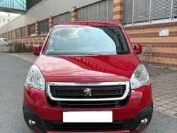 Rot Gebraucht 2018 Peugeot Partner Tepee Active Van / Kleinbus | 3.900 € (Guter Preis)