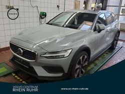 Grau Gebraucht 2023 Volvo V60 CC Plus Kombi | 36.980 € (Guter Preis)