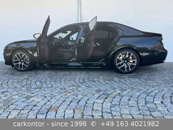 Blacksapphire metallic Gebraucht 2024 BMW i7 M Sport Limousine | 96.900 € (Superpreis)