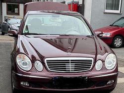 Rot Gebraucht 2005 Mercedes E350 Limousine | 5.350 € (Fairer Preis)