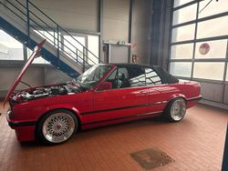 Rot Gebraucht 1992 BMW 318 Cabriolet Basis Cabrio | 12.450 €