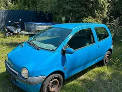 Blau Gebraucht 2002 Renault Twingo Kleinwagen | 900 €