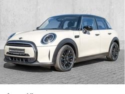 Weiß Gebraucht 2022 Mini Cooper Clubman Classic Kombi | 21.940 € (Guter Preis)