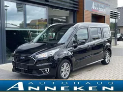 Iridiumschwarz metallic Gebraucht 2019 Ford Tourneo Titanium Van / Kleinbus | 20.950 € (Etwas zu teuer)