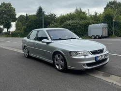 Silber Gebraucht 2002 Opel Vectra Sport Limousine | 2.790 €