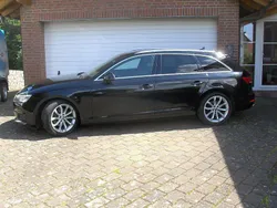 Schwarz Gebraucht 2019 Audi A4 Kombi | 14.500 €