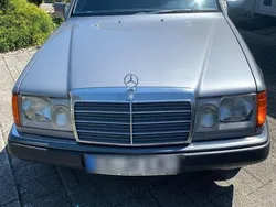 Grau Gebraucht 1991 Mercedes 250 Kombi | 8.999 €
