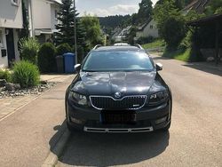 Schwarz Gebraucht 2015 Skoda Octavia Scout Scout 4x4 Kombi | 15.000 €