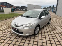 Ultra silver Gebraucht 2011 Toyota Auris Life+ Limousine | 7.450 € (Fairer Preis)