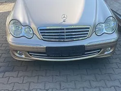Gold Gebraucht 2004 Mercedes C220 Elegance Limousine | 2.999 € (Guter Preis)