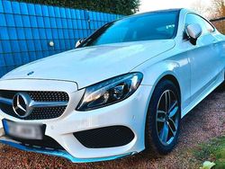 Weiß Gebraucht 2016 Mercedes 190 AMG Limousine | 21.999 €