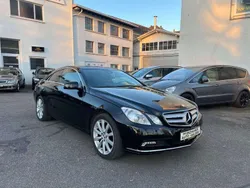 Schwarz unilack (metallic) Gebraucht 2010 Mercedes E220 Coupé | 13.650 € (Etwas zu teuer)