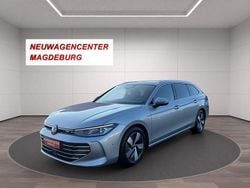 Oyster silver metallic Gebraucht 2025 VW Passat Elegance Kombi | 39.980 € (Guter Preis)