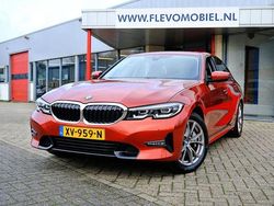 Orange Gebraucht 2019 BMW 330 Executive Limousine | 24.950 €