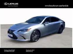 Silber Neu 2025 Lexus ES300H Business Edition Limousine | 47.990 € (Etwas zu teuer)