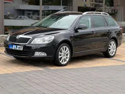 Schwarz Gebraucht 2012 Skoda Octavia LAURIN & KLEMENT Kombi | 6.780 € (Fairer Preis)