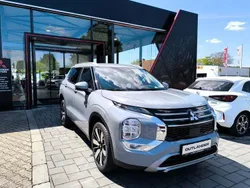 Grau Neu 2025 Mitsubishi Outlander P-HEV Top SUV | 52.490 €