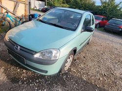 Grün Gebraucht 2001 Opel Corsa Comfort Limousine | 250 € (Superpreis)