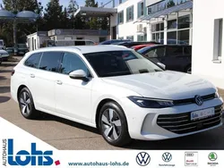 Weiß (oryxweiß perlmutteffekt) Gebraucht 2024 VW Passat Business Kombi | 31.980 € (Guter Preis)