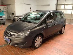 Grau Gebraucht 2012 Opel Zafira Family Van / Kleinbus | 5.490 € (Fairer Preis)