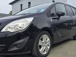 Schwarz Gebraucht 2011 Opel Meriva Design Edition Van / Kleinbus | 2.990 € (Superpreis)