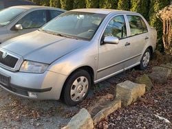 Silber Gebraucht 2001 Skoda Fabia Elegance Limousine | 790 € (Guter Preis)