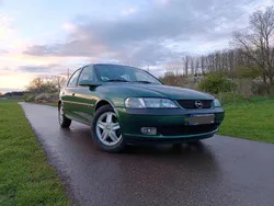 Grün Gebraucht 1997 Opel Vectra Limousine | 1.750 € (Fairer Preis)