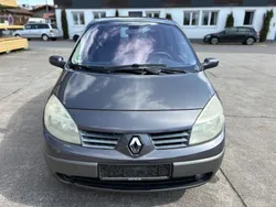 Grau Gebraucht 2004 Renault Scénic II Privilege Van / Kleinbus | 1.350 € (Fairer Preis)