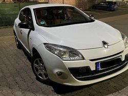 Weiß Gebraucht 2012 Renault Mégane Bose Edition Limousine | 2.900 € (Guter Preis)