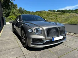 Silber Gebraucht 2021 Bentley Flying Spur Limousine | 189.990 € (Etwas zu teuer)