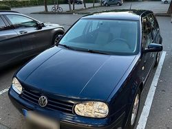 Blau Gebraucht 1999 VW Golf IV Kleinwagen | 2.100 € (Etwas zu teuer)