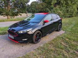 Schwarz Gebraucht 2016 Ford Focus ST-Line Kombi | 7.199 € (Guter Preis)