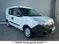 Weiß Gebraucht 2016 Opel Combo Van / Kleinbus | 8.250 € (Fairer Preis)