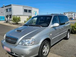 Grau Gebraucht 2005 Kia Carnival Van / Kleinbus | 1.700 €