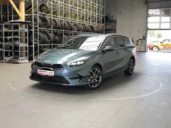 Grau Neu 2025 Kia Ceed Sportswagon 4 Kombi | 35.163 € (Teuer)