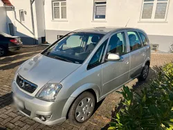 Grau Gebraucht 2008 Opel Meriva Van / Kleinbus | 5.000 €