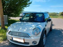 Weiß Gebraucht 2009 Mini Cooper Kleinwagen | 2.300 €