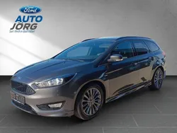Grau Gebraucht 2018 Ford Focus ST-Line Kombi | 9.999 € (Guter Preis)