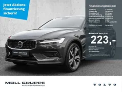Grau Gebraucht 2023 Volvo V60 CC Plus Kombi | 35.750 € (Guter Preis)